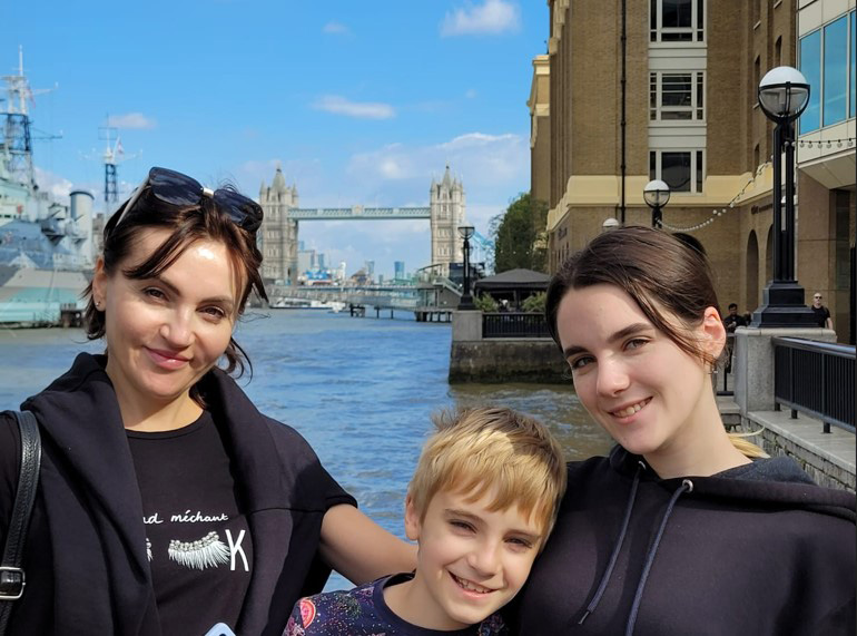 Ella Bodnar with her mum Yana and brother Oleksii