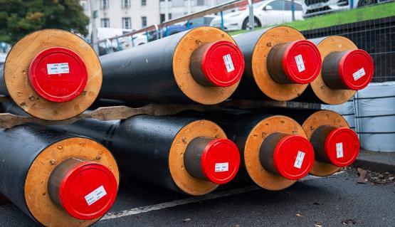 A stack of heat network pipes